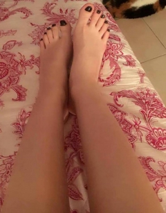 katy's super sexy legs