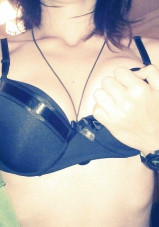 Siyah ojeli turk kizi