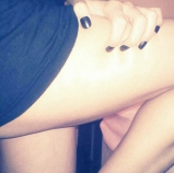 Siyah ojeli turk kizi