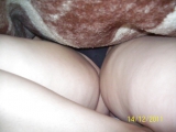 Ella dormida y yo haciendo su calzonsito a un lado