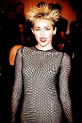 Miley cyrus fait sa pute lol