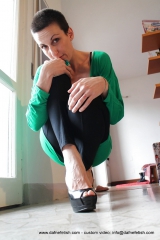 Veiny feet in high heels