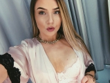 Amateur instagram pics - showing off her tight assets