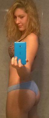 19 yo italian amateur whastapp selfies