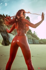 Bianca Baeuchamp Latex red 2