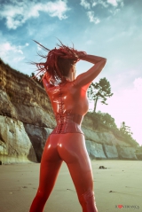 Bianca Baeuchamp Latex red 2