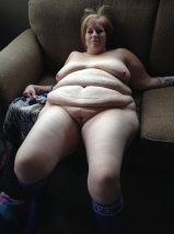granny shows pussy