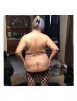 Chubby Kim posing in new outfit.
