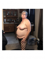 Chubby Kim posing in new outfit.
