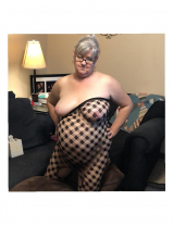 Chubby Kim posing in new outfit.