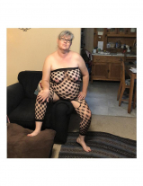 Chubby Kim posing in new outfit.