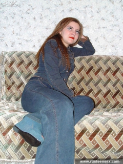 Teen redhead posing and showing shaved pussy - N