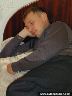 Pantyhose footjob is a reward for nylon loving boyfriend - N
