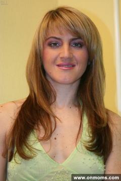MILF striptease - N