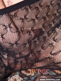 MILF with shaved pussy in pantyhose poses - N