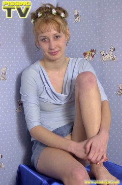 Teen girl blue pissing - N