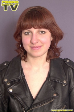 Brunette in leather pisses - N