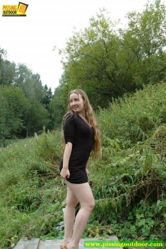 Babe pissing - N