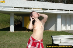 Park pissing - N