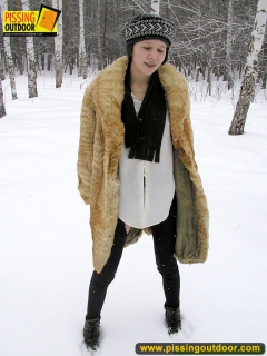Winter outdoor pissing teen - N