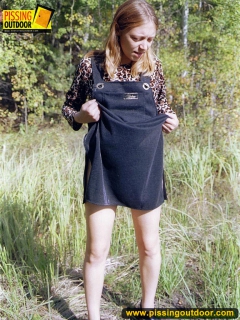 Outdoor pissing of pregnant teen blonde - N