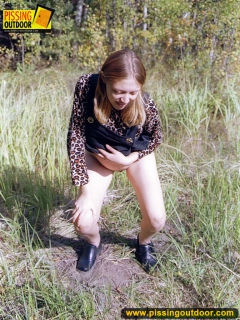 Outdoor pissing of pregnant teen blonde - N