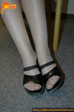 Teen showing pantyhosed treasures - N