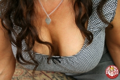 MILF does her first porno - N