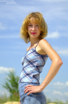 Meet Liza getting undressed - N