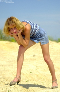 Meet Liza getting undressed - N