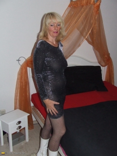 MILFS/Matures - N