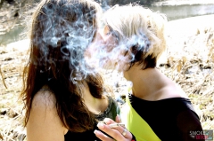 Two smoking amateurs play - N