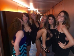 Girls nite out on the town - N