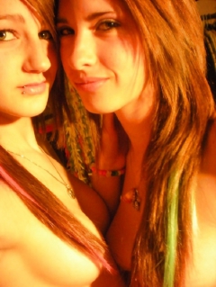 2 sexy skinny teen girls selfshot pics - N