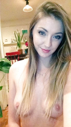 Blonde bimbo slut - takes naked selfies - N