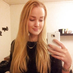 Small tits teen - likes to play with her arse in sexy selfie - N