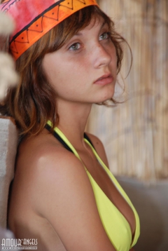 beach girl - N