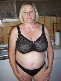 RANDOM WOMEN THAT MAKE ME HARD - N