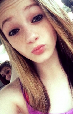 Very cute non-nude amateur british teen selfies - this lady - N