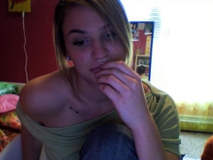 Amateur teen cutie pussy selfies - showing off what her moth - N