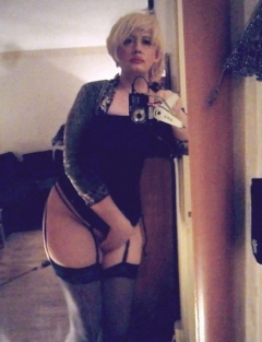 Ricchione travestito italiano voglioso di cazzo nel culo - N