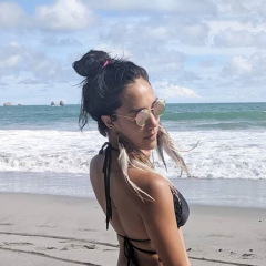 Enjoying the Beach with New Friend - N