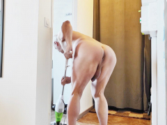 nat092 le nudiste fait le menage - N