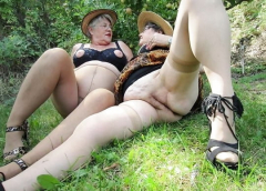 granny shows pussy - N