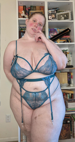 Young chubby girl with amazing breasts and thighs - N