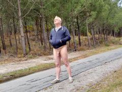 Je suis nudiste et je me balade - N