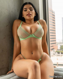 Amazing Latinas - N