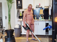 je fais le menage nu - N