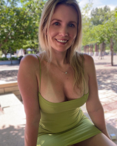 mature and sexy - N