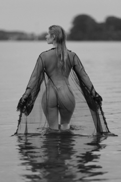 Eroticism of the body - N